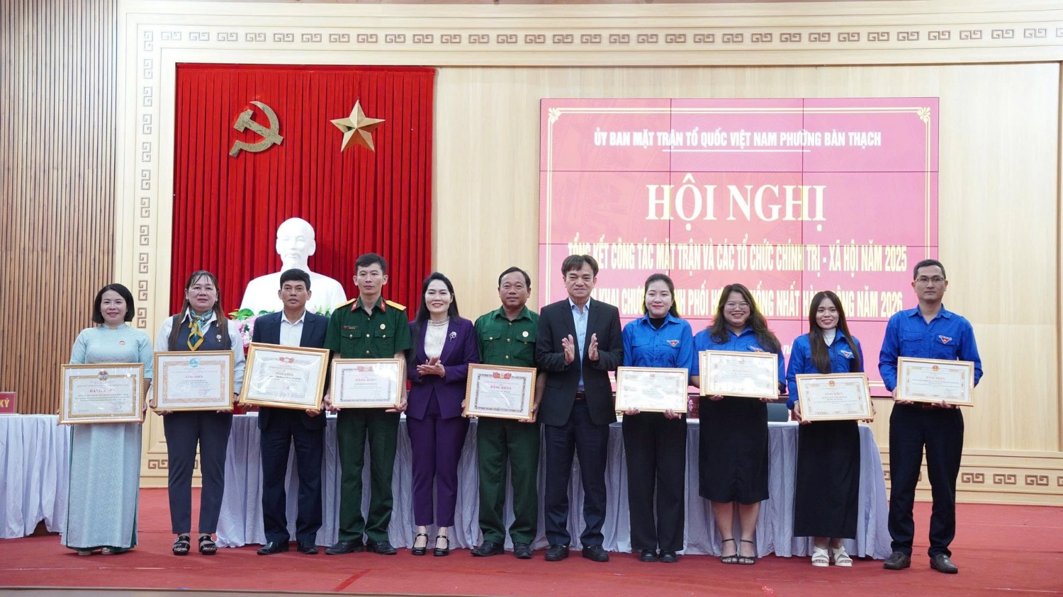 khen thuong tập thể