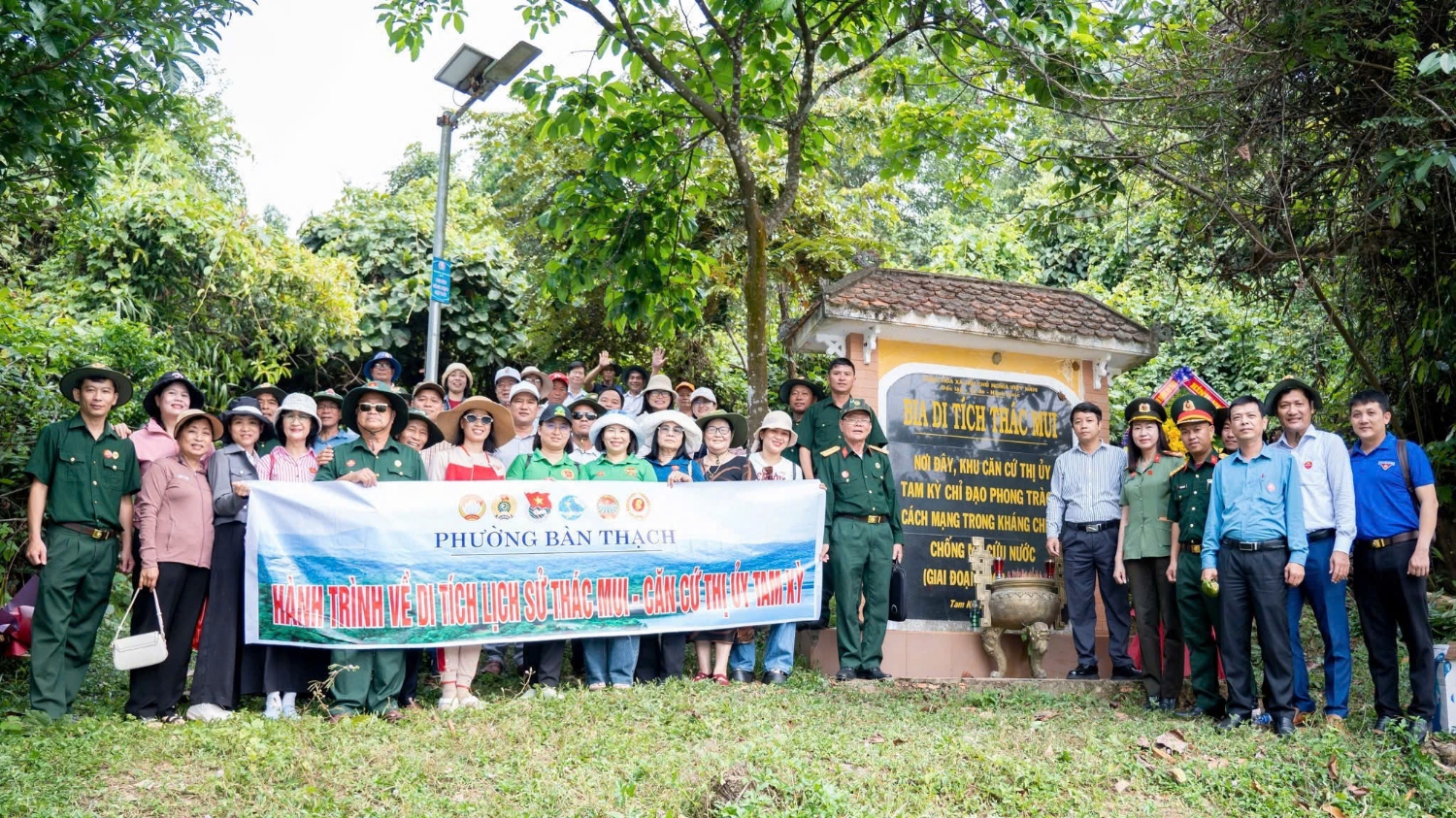 Đoàn tổ chức hành trình về địa chỉ đỏ Thác Mui