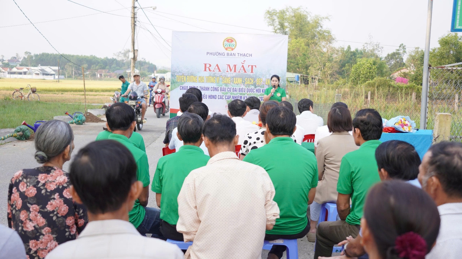 quang cảnh buổi ra mắt