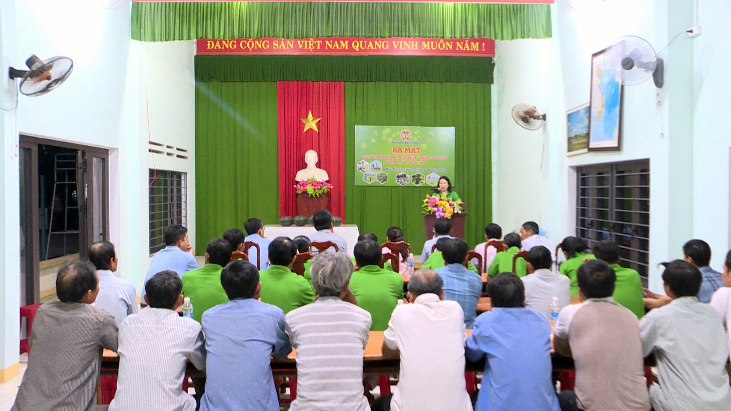 quang cảnh hoi nghi