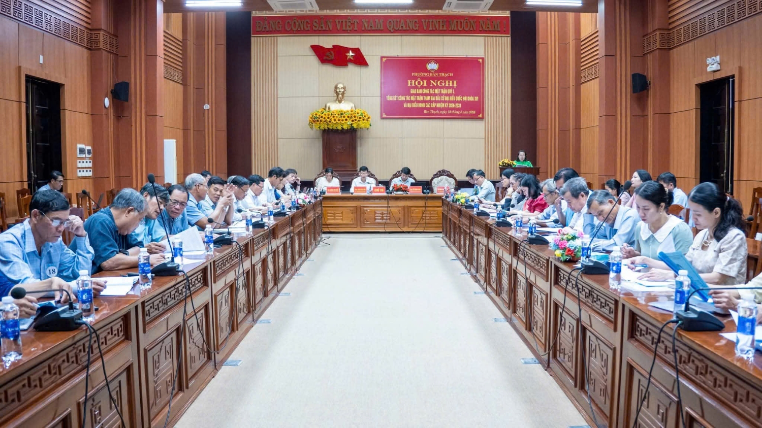 Quảng cảnh hội nghị