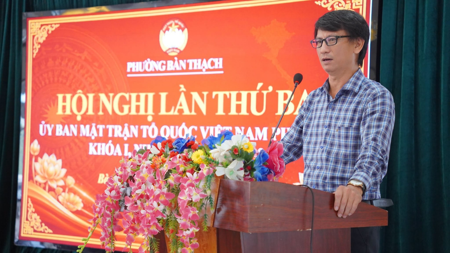 đ/c Lê Ngọc Dương - Phó bí thư thường trực đảng uỷ phát biểu tại hội nghị