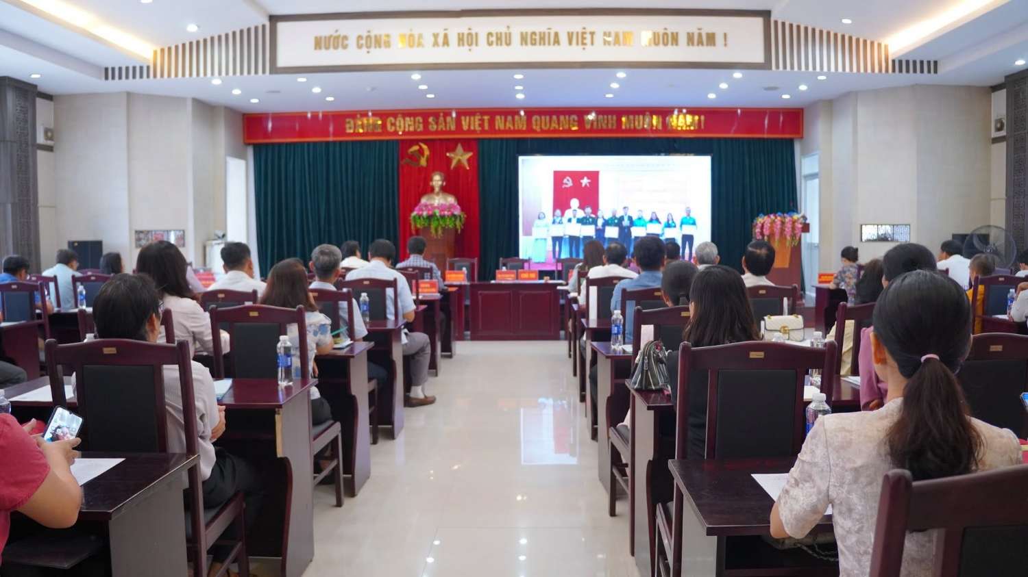 ỦY BAN MTTQ VIỆT NAM PHƯỜNG BÀN THẠCH TỔ CHỨC HỘI NGHỊ SƠ KẾT CÔNG TÁC MẶT TRẬN 6 THÁNG ĐẦU NĂM 2026